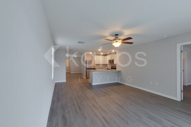 Building Photo - 4421 SW 85 Ln