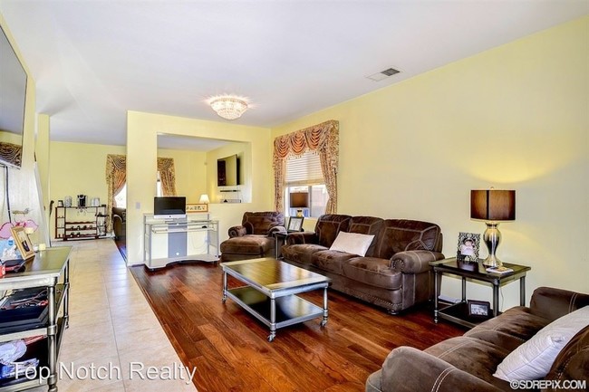 Building Photo - 4 br, 2.5 bath House - 1454 Ewing Dr