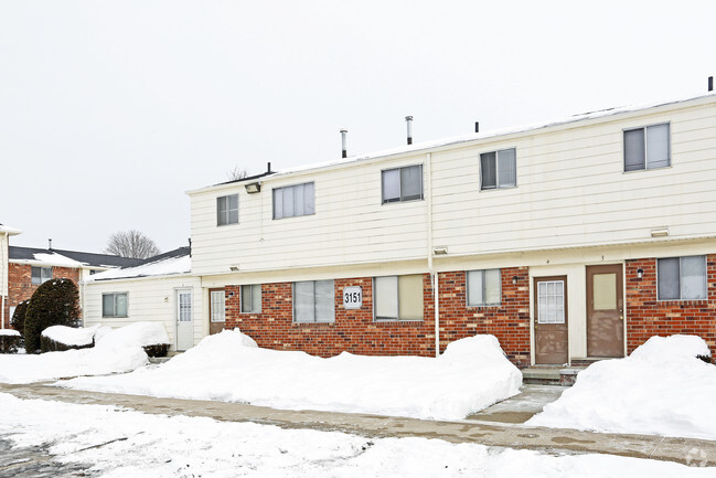 Foto del edificio - Village Manor Townhomes