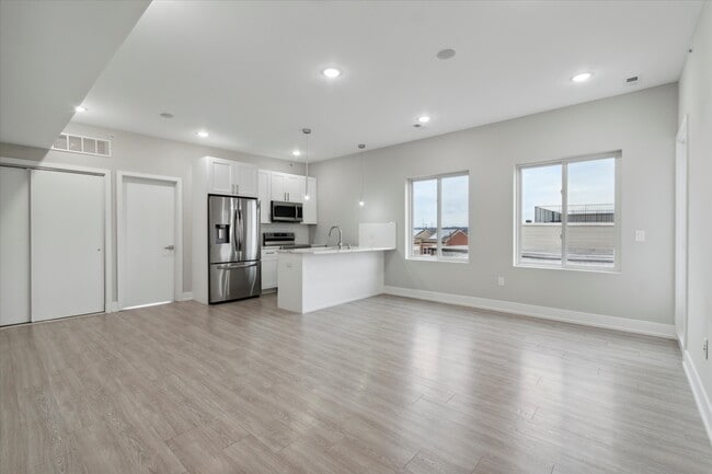 Photo - 649 N 35th St Apartments