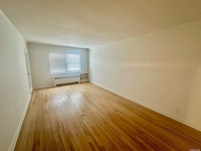 Building Photo - 175-08-175-65 65th Ave