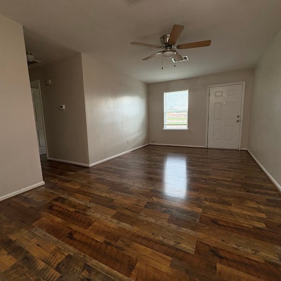 Foto del edificio - 1301 Stadium Dr