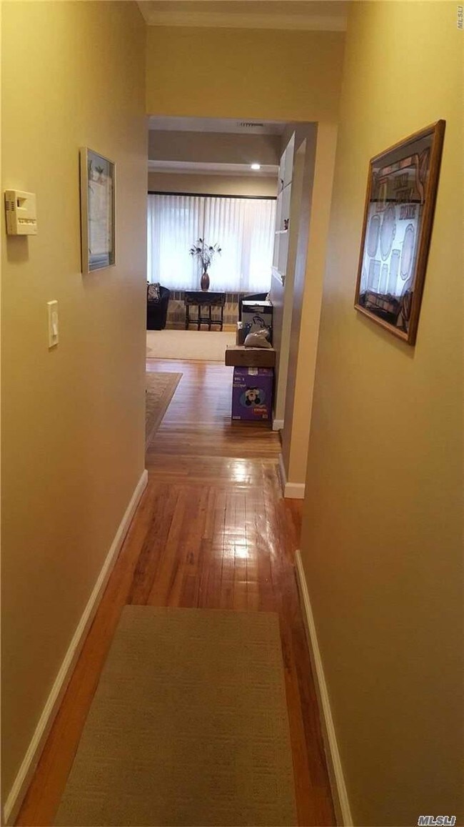 Foto del edificio - 73-33 171st St