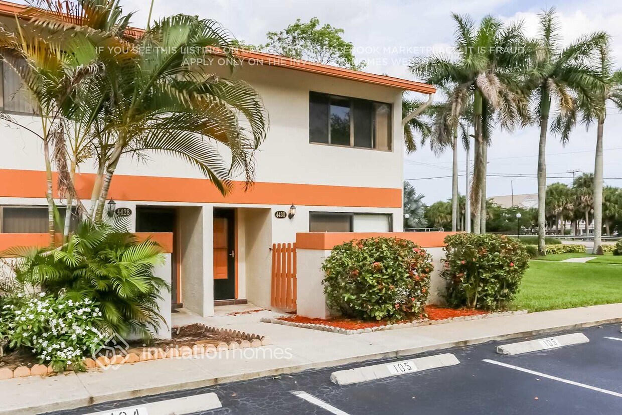 Primary Photo - 4430 SW 70th Terrace