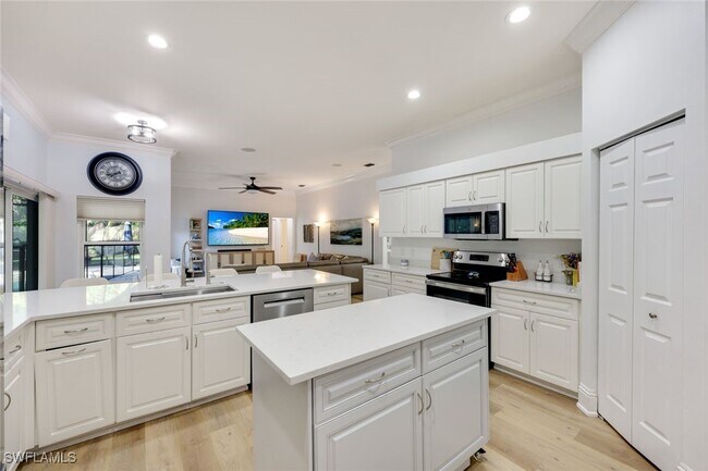 Foto del edificio - 7500 Woodland Bend Cir