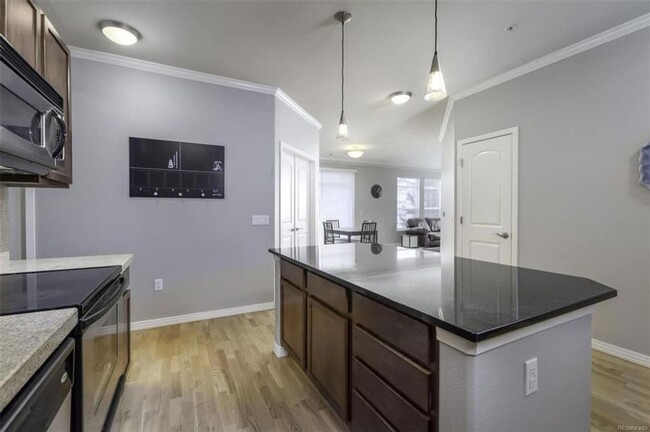 Building Photo - Charming 2.5BD/2BA Condo in Lone Tree