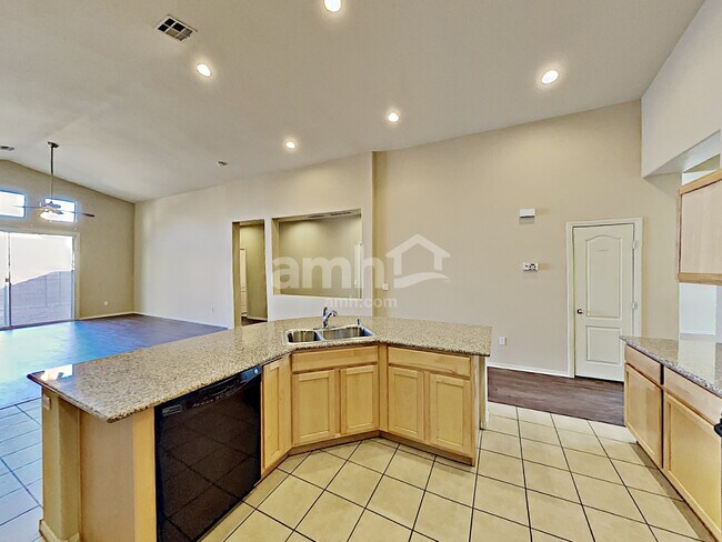 Foto del edificio - 212 Purple Passion Ave