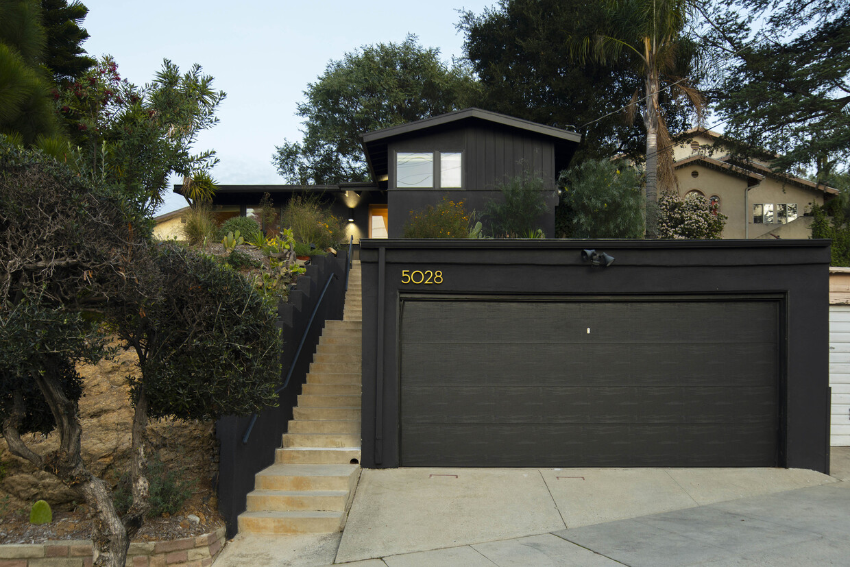 Primary Photo - 5028 Sierra Villa Dr