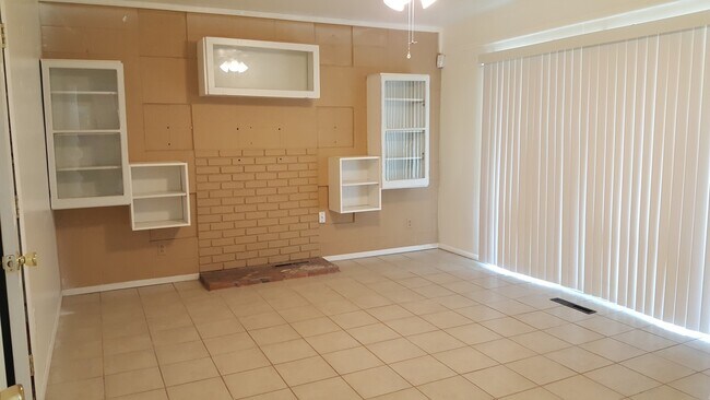 Building Photo - 3 bedroom 1 bath