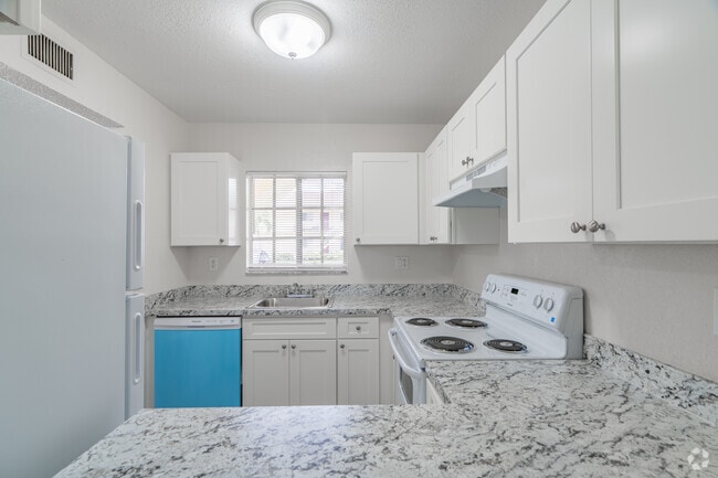 1BR, 1BA - Villas at Palm Beach