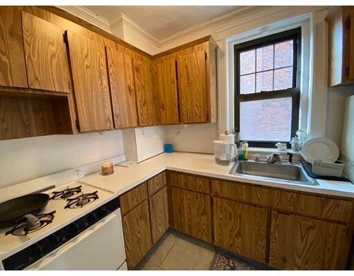 Building Photo - 122 Riverway