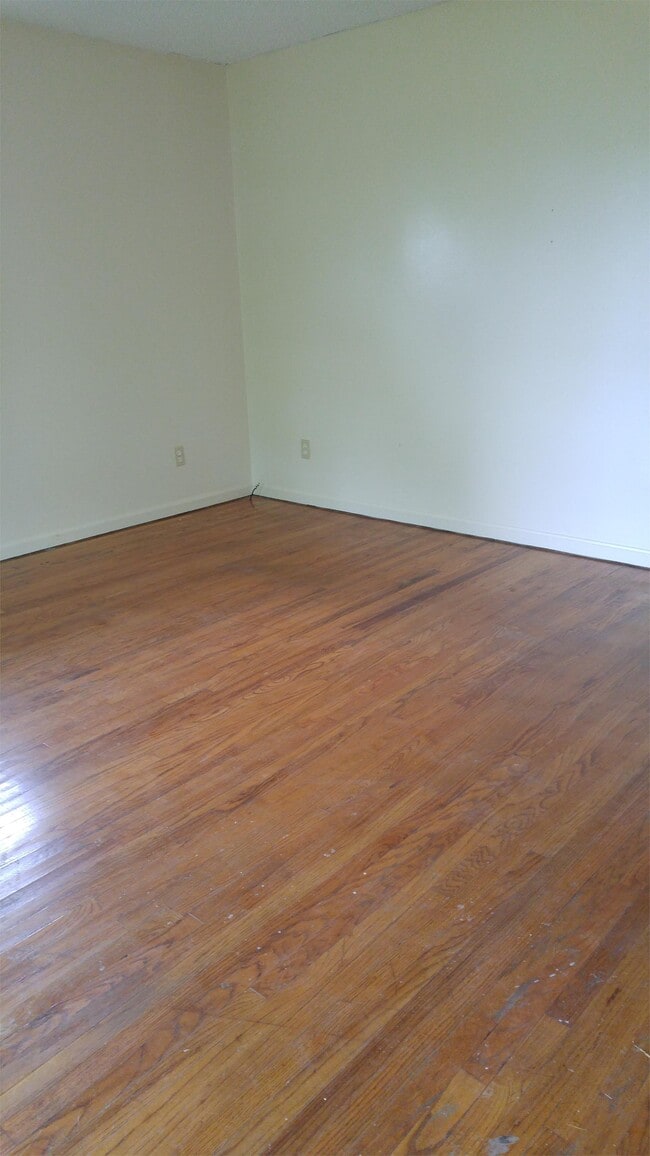 Building Photo - 4811 Forest Ave