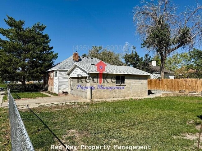 Building Photo - 100 W Single Family Home