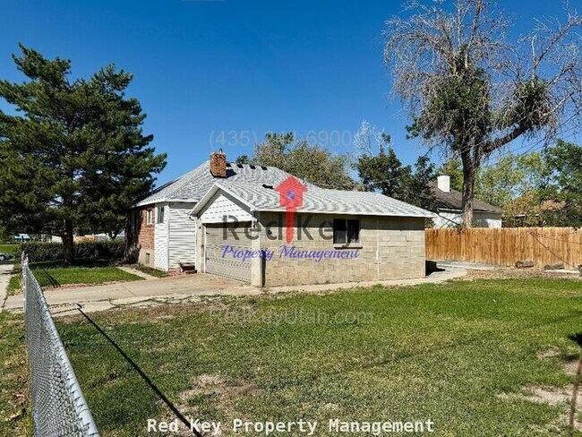 Foto del edificio - 100 W Single Family Home