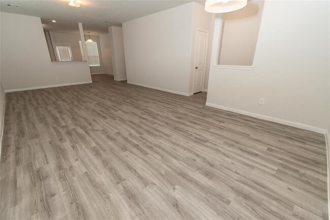 Building Photo - 3035 Right Way