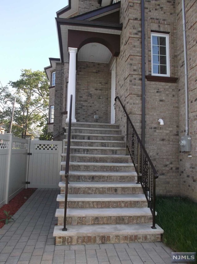 Building Photo - 811 Edgewood Ln