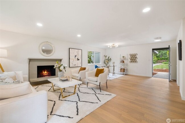 Building Photo - CLICK "REQUEST A TOUR" NOW!