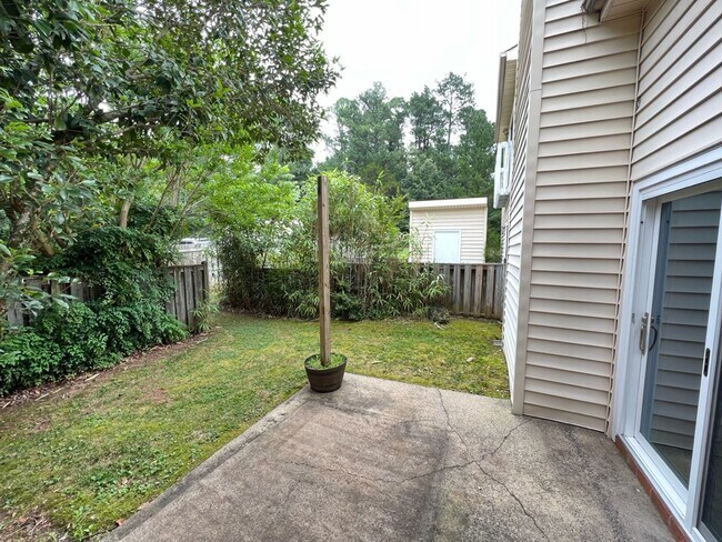 Foto del edificio - Adorable 3 Bedroom Townhouse w/ 1st Floor Bedroom