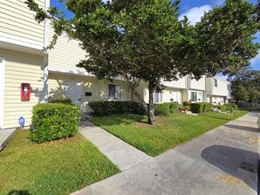 Building Photo - 219 Debora Ct
