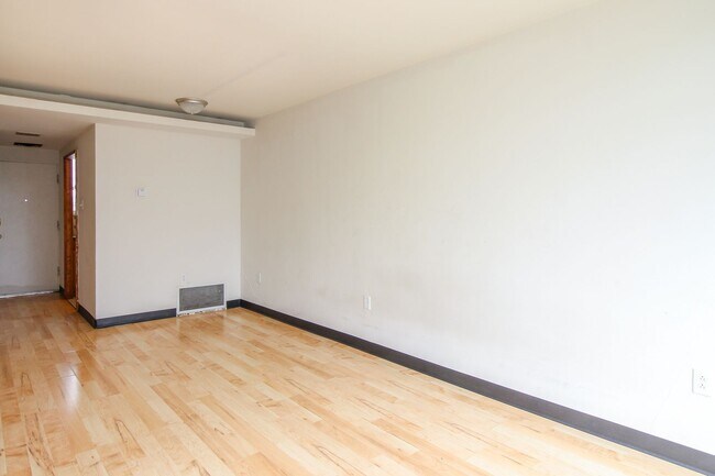 Foto del edificio - 2BR/1BA Apartment - Near Campus - Swift access to Class! WATER INCLUDED! $1,000/MO