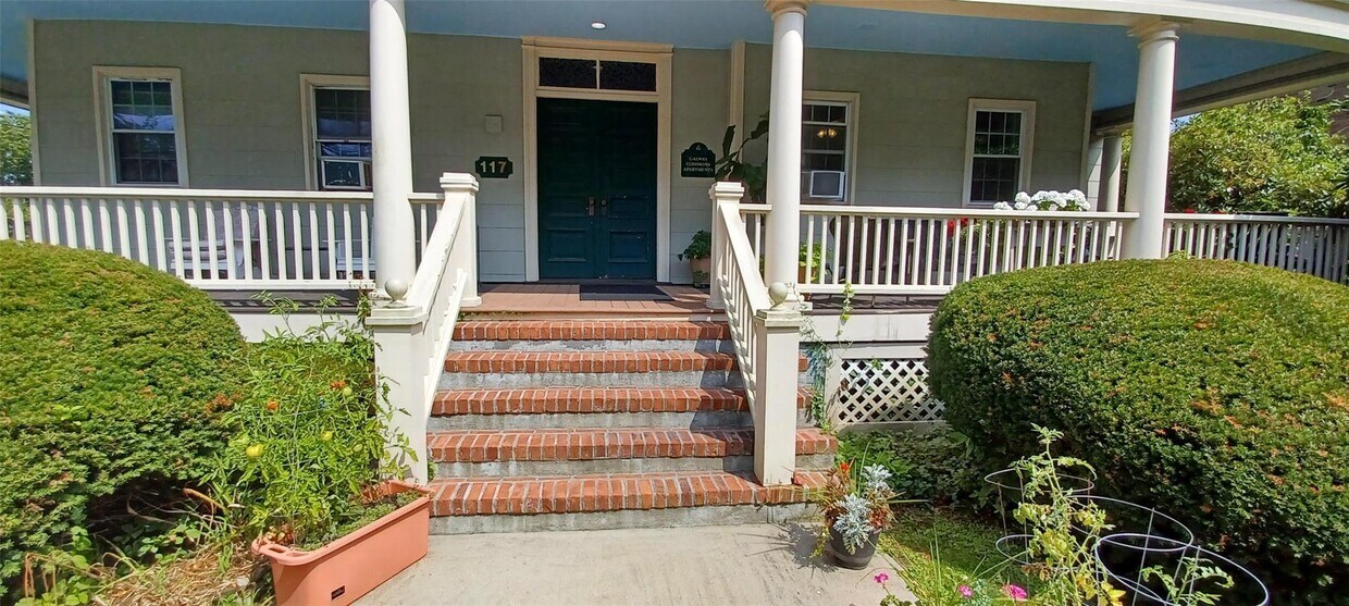 Foto del edificio - 117 Fire Island Ave