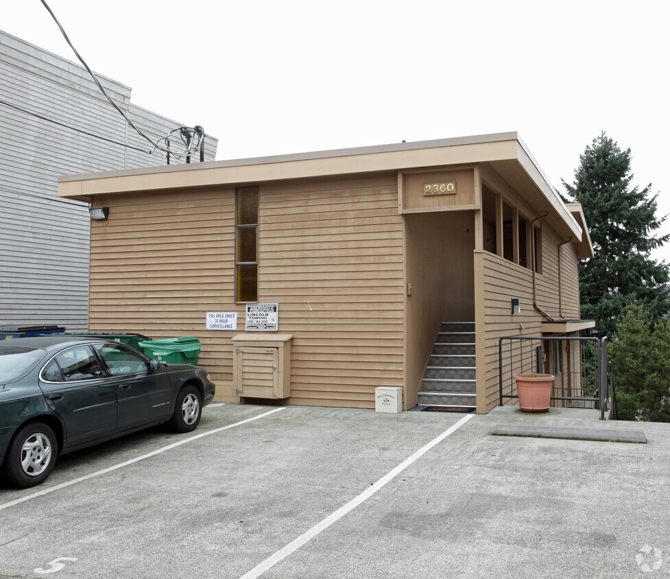 Building Photo - 2360 Yale Ave E