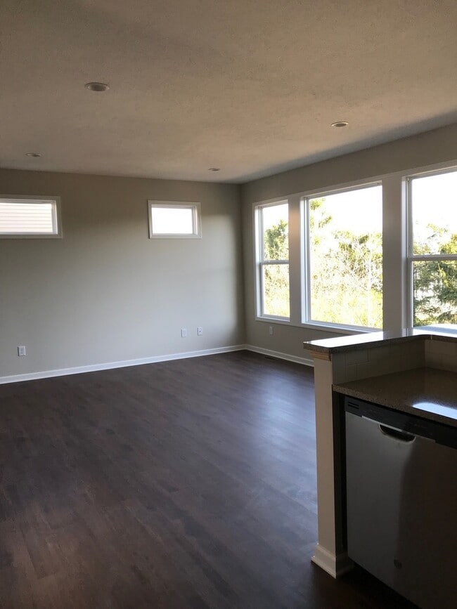Building Photo - Large townhouse in Okemos - available now