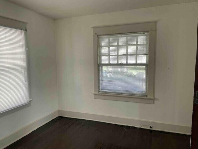 Building Photo - 1423 S Ebright St