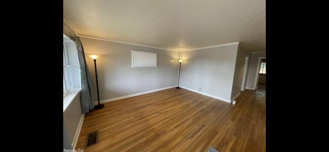 Building Photo - 4 Belmont Dr