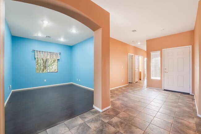 Foto del edificio - Golf Course Home Available!