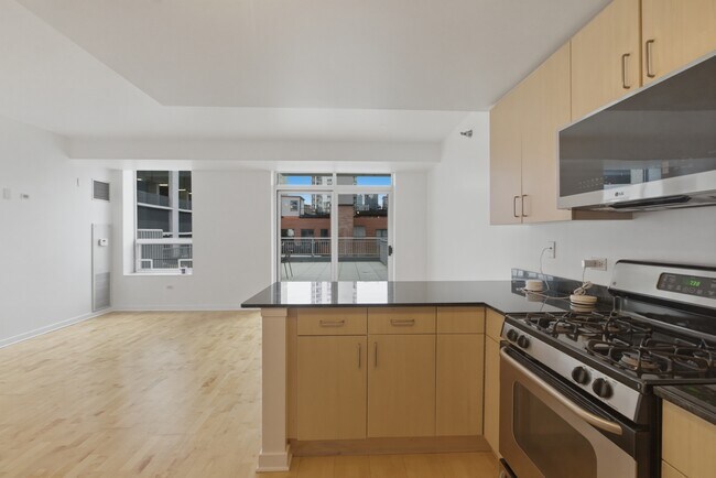 Foto del edificio - 330 W Grand Ave