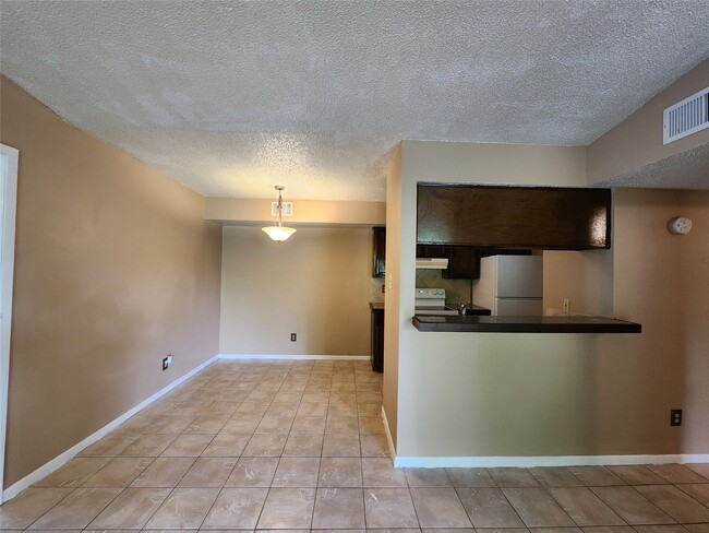 Foto del edificio - 17331 Red Oak Dr