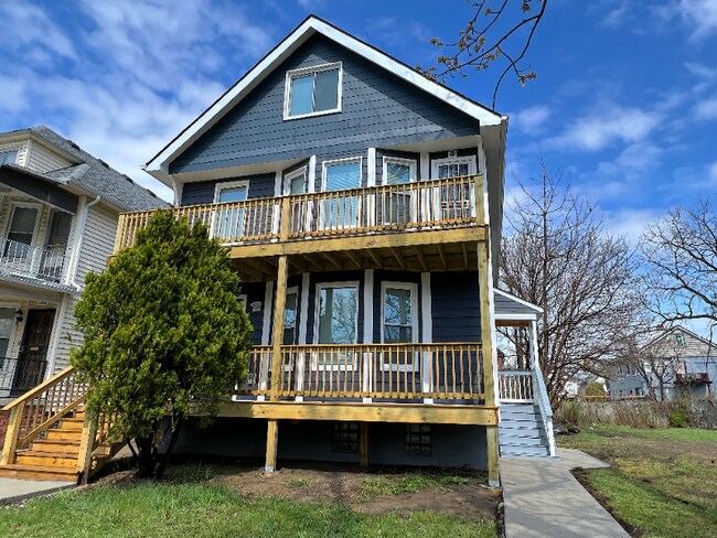 Building Photo - 5036 Seminole St