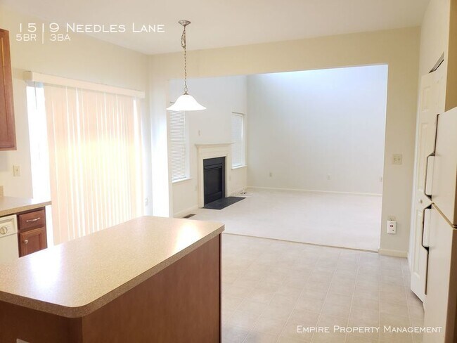 Building Photo - 5 Bedroom 3 Bathrooms in Breinigsville