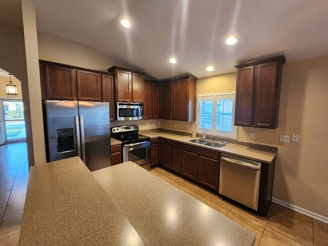 Building Photo - Beautiful 4 Bedroom Home in Venetian Bay
