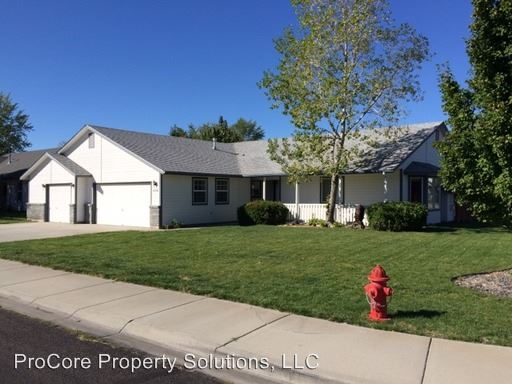 Primary Photo - 1384 E Borzoi St