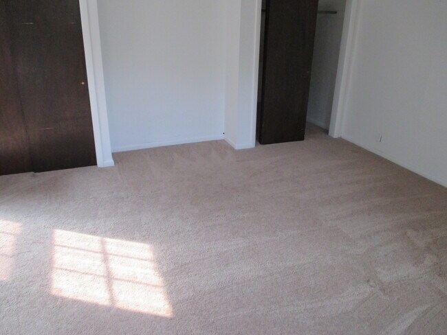 Bedroom / Closets - 1252 Hopewell Ave