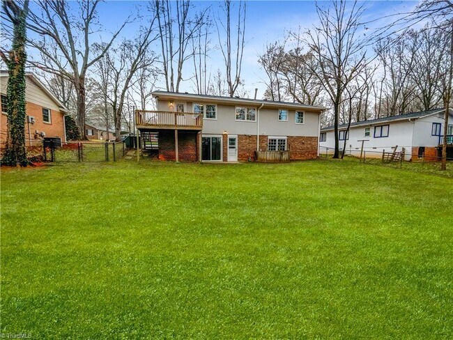 Building Photo - 310 Foxcroft Dr