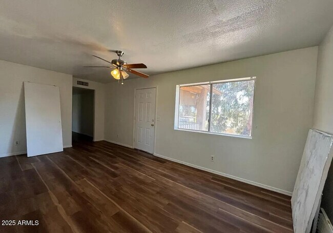 Foto del edificio - 532 S Mesa Dr