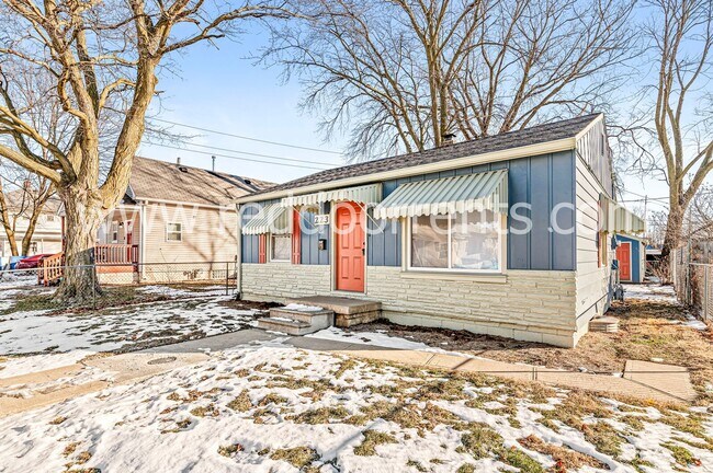 Building Photo - Charming 3-Bedroom Home Near Downtown Indi...