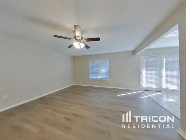 Foto del edificio - 1718 Kingston Dr