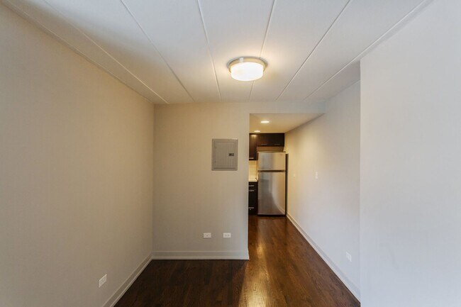 Foto del edificio - 6142 N Kenmore Ave