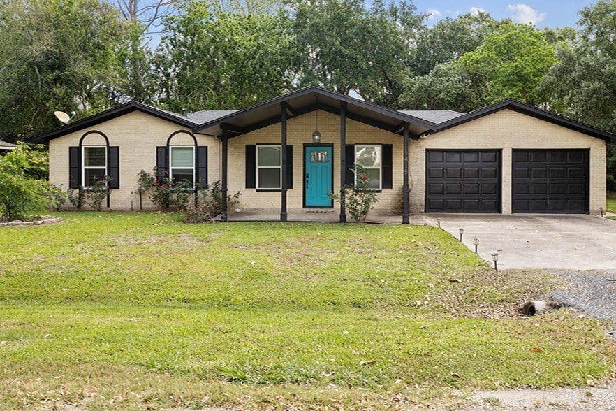 Primary Photo - 1415 Palm Dr