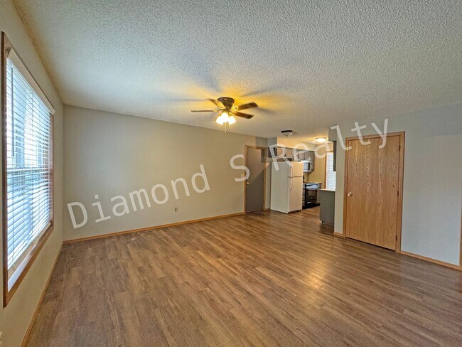 Foto del edificio - 1501 W Rainey St