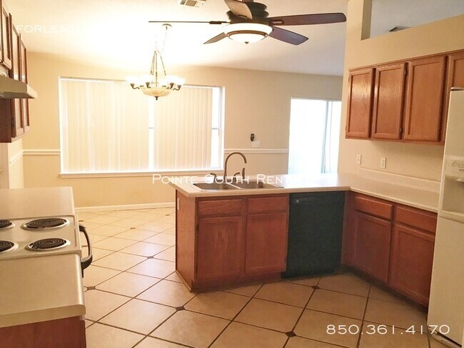 Building Photo - Woodridge Manor