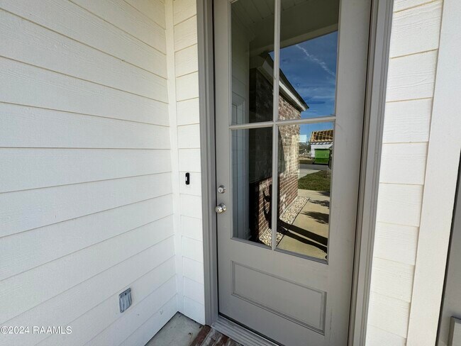 Building Photo - 306 Anza Dr