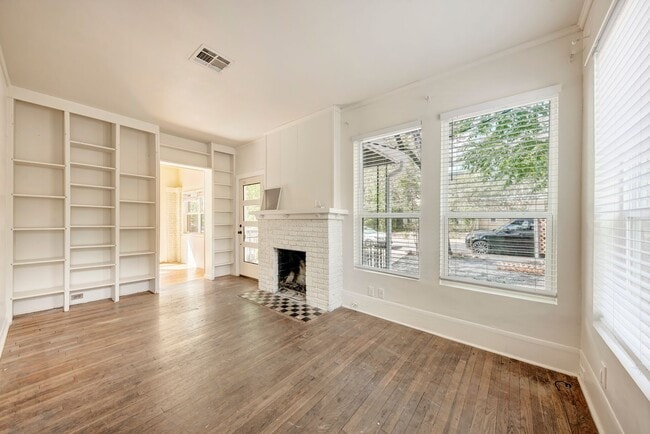 Foto del edificio - 304 Moore Blvd