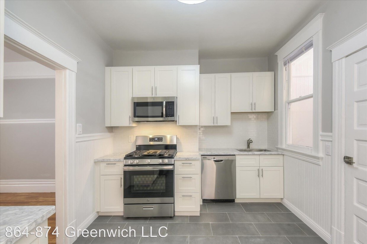 Primary Photo - 864-874 Greenwich St