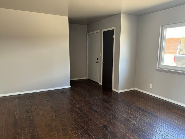 Building Photo - 506 Bellarmine Dr W