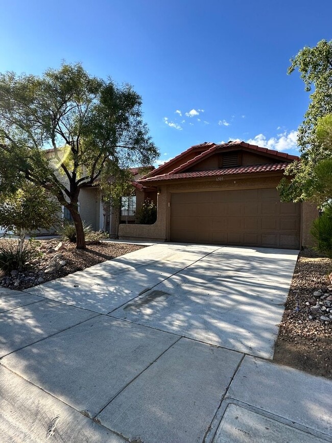 Building Photo - Gorgeous 2 bed/2Ba Home